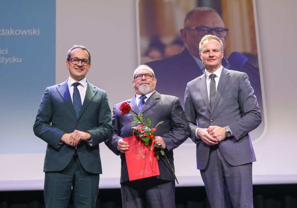 Marszałek przyznał nagrody przedstawicielom Powiatu Giżyckiego za działania w polityce społecznej